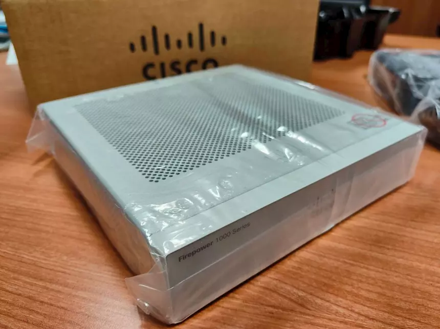 Firewall hardware Cisco FPR1010 nuovo sigillato