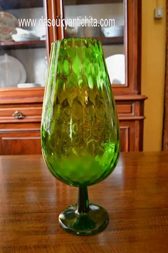 Vaso vintage a forma di calice verde anni 60