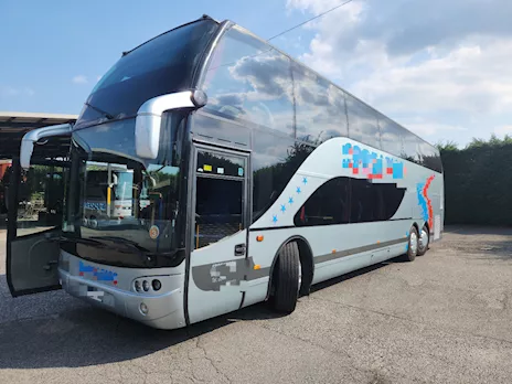 Acquistiamo e vendiamo autobus