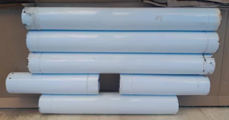 Tubi per stufa a legna. Curva porcellanata pieghettata bianca