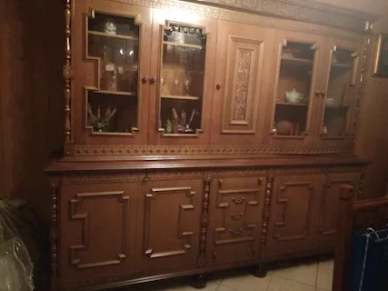 Sala da pranzo completa di tavolo, sei sedie e credenza, in legno - Foto 2