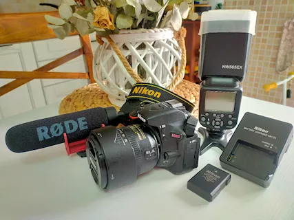 Nikon D5600 con accessori