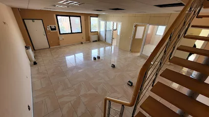 Affittasi Prestigioso Ufficio con 5 posti auto zona Centrale