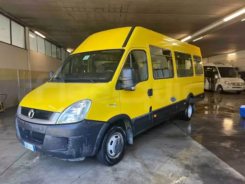 Foto 2Iveco Daily, 2012, 30 posti, Euro 5, km 175.455, cambio: manuale