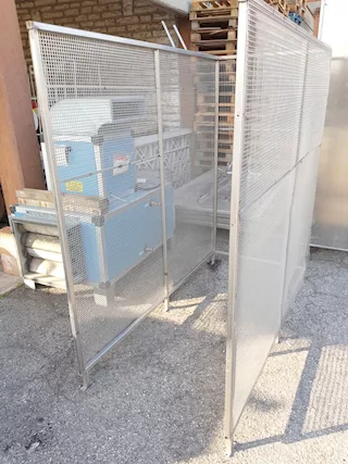Gabbia metallica di sicurezza usata