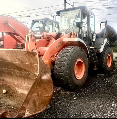 Pala gommata Hitachi