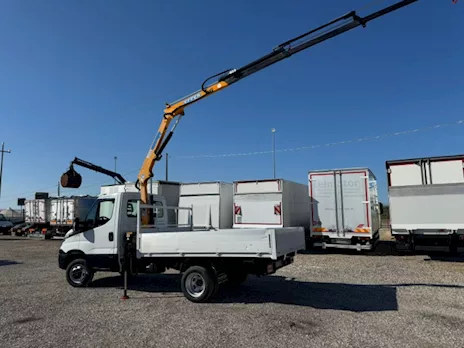 Iveco Daily 35C11 con gru EFFER e cassone fisso Anno 2014, ottime condizioni - Anteprima 5