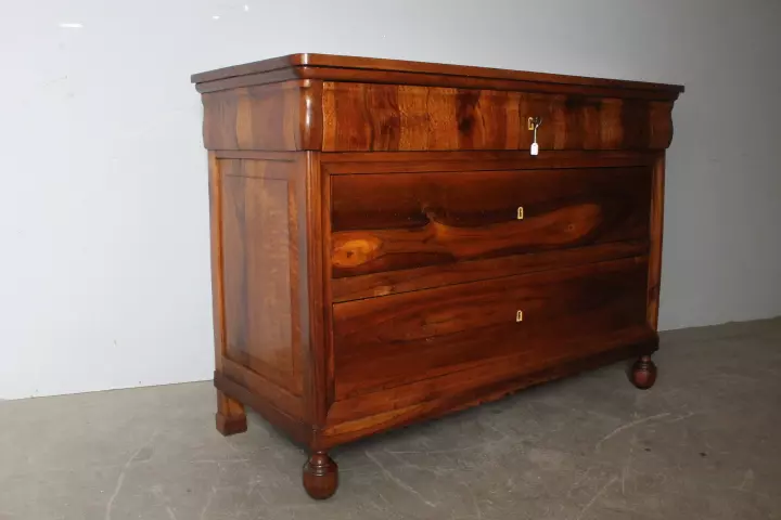 Antico comò cassettone cappuccino Carlo X 1820 in noce