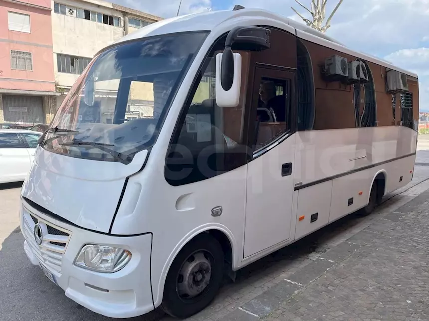 Foto 2Mercedes-Benz 818, 2011, 29 posti, Euro 5 Km 640354, cambio: manuale