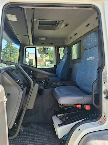 VOLVO FL 6 180 CENTINATO ANNO 2001 Km 98000, cambio manuale - Anteprima 6