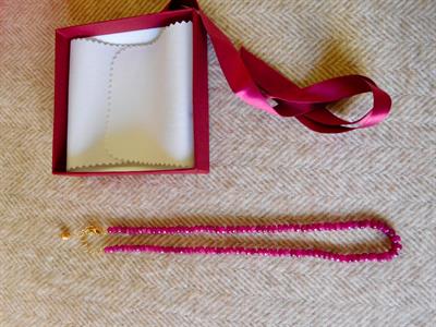 Collana di rubini naturali grandi, stupendo colore