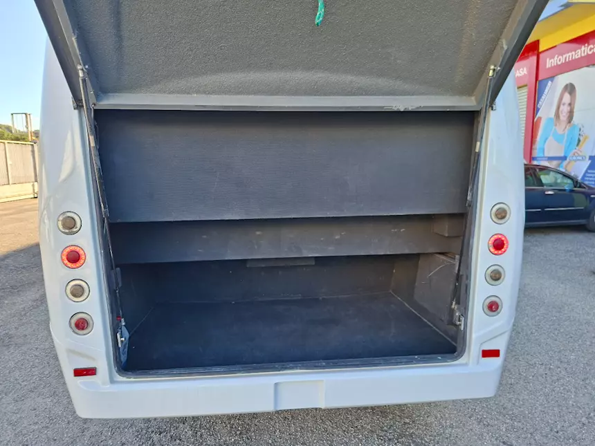 Foto 8Iveco Rosero first class Anno 2010 Km 550000 Euro 4