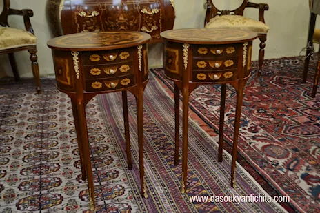 Coppia di tavolini-comodini ovali intarsiati stile Luigi XV - Anteprima 2