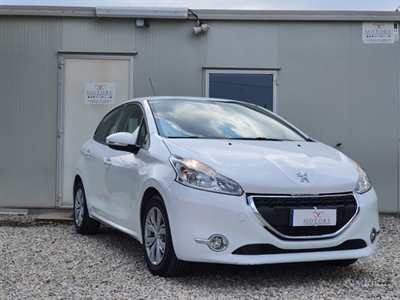 Foto 2 Peugeot 208 1.4 Vti benzina / GPL Anno 2014 Km 164000, unico proprietario