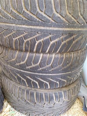 Gomme invernali tacchettate 225/45/17 buone x campagna