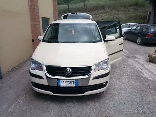 Volkswagen Touran 77Kw Anno 2009 Km 270000 Monovolume, cambio automatico - Anteprima 1