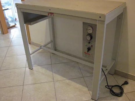 Tavolo riscaldato per resinatura e smaltatura