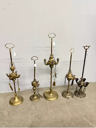 Antico gruppo di 5 lucerne in bronzo dorato