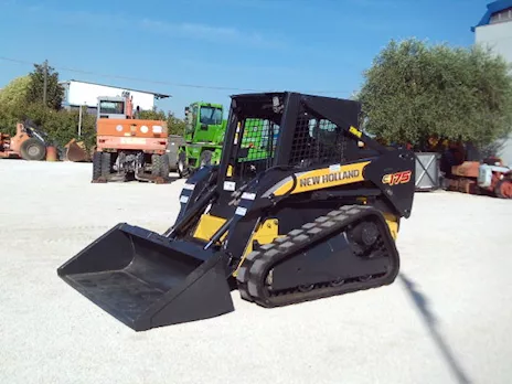 Minipala cingolata marca New Holland modello C175