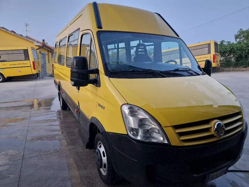 Foto 3Scuolabus varie tipologie Marca Iveco Anno 2010