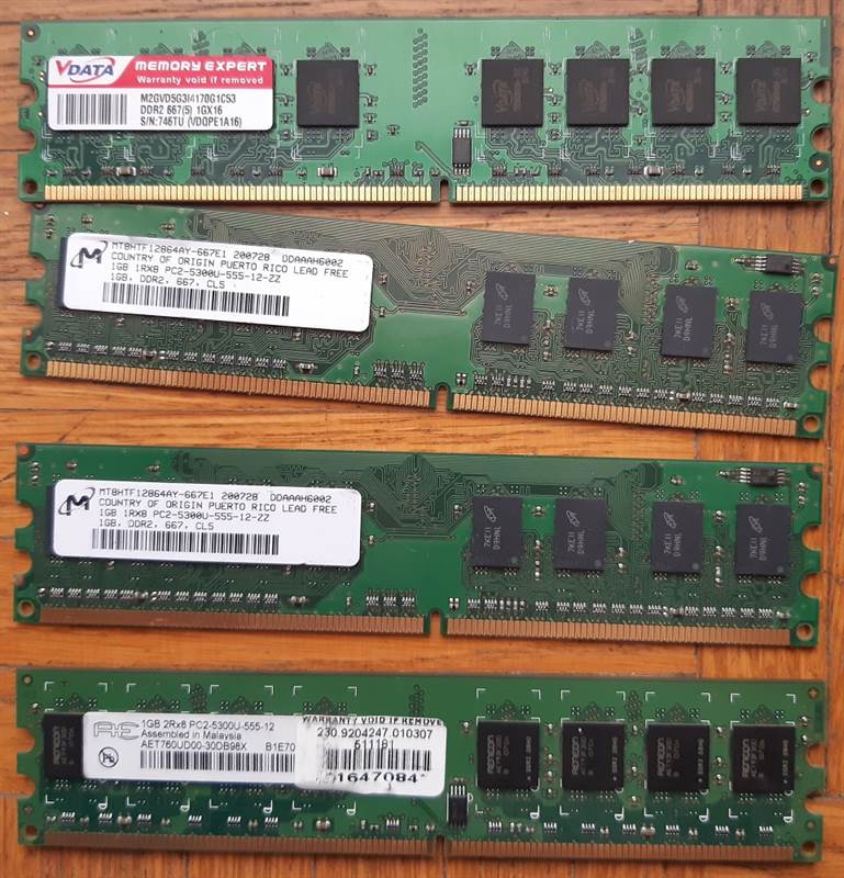 4 banchi di memoria RAM desktop 1 gb, DDR2 667 PC2-5300U x 4