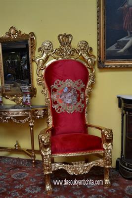 Poltrona-trono dorato stile Impero in tessuto rosso