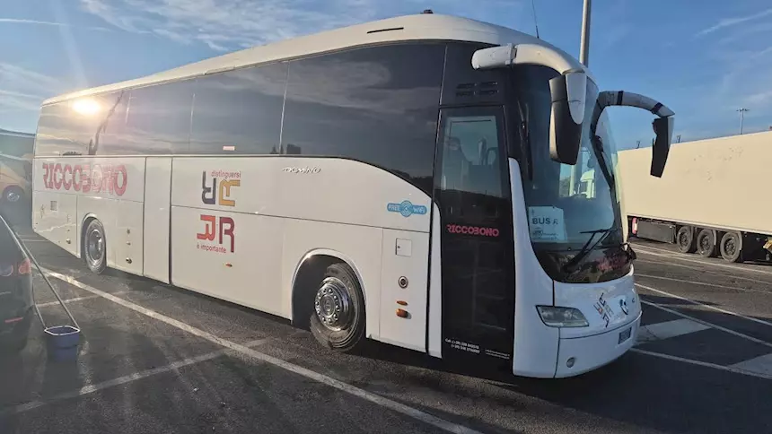 Vendesi New Domino HD Marca Iveco Anno 2010 Km 900000