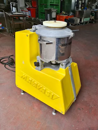 Cutter professionale usato