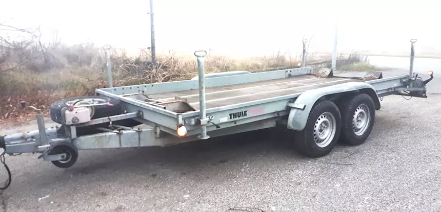 Rimorchio a pianale ribassato Thule ELLEBI F 042 TUP