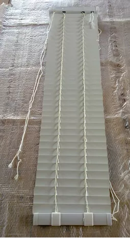 Tenda veneziana in alluminio regolabile misure 30 x 160 x 5 x