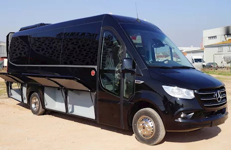 Nuovo Perseo in lavorazione 7,75 mt. 24 posti Nero Metal BMW