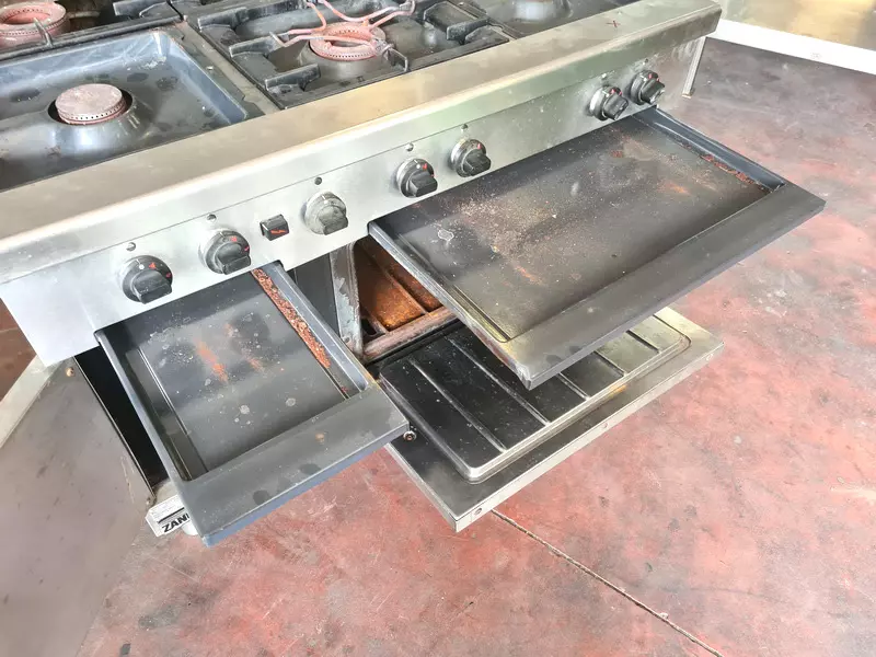 Cucina industriale a 6 fuochi inox usata, marca Zanussi mod - Foto 3