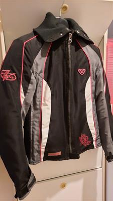 Giubbotto moto donna con protezioni