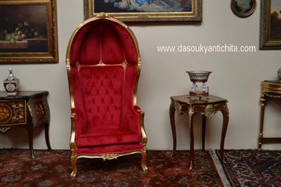Poltrona a cupola dorata in velluto rosso stile Luigi XV