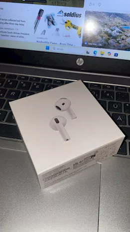 AirPods 4