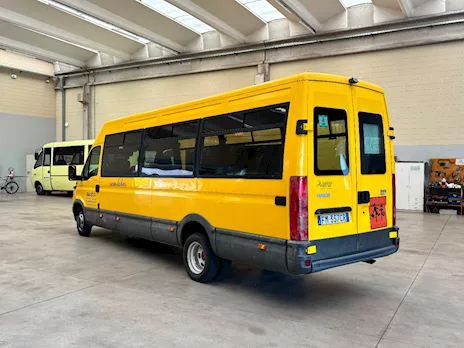 Scuolabus Daily 46 posti scuolabus Iveco Anno 2005 Euro 3 - Anteprima 2