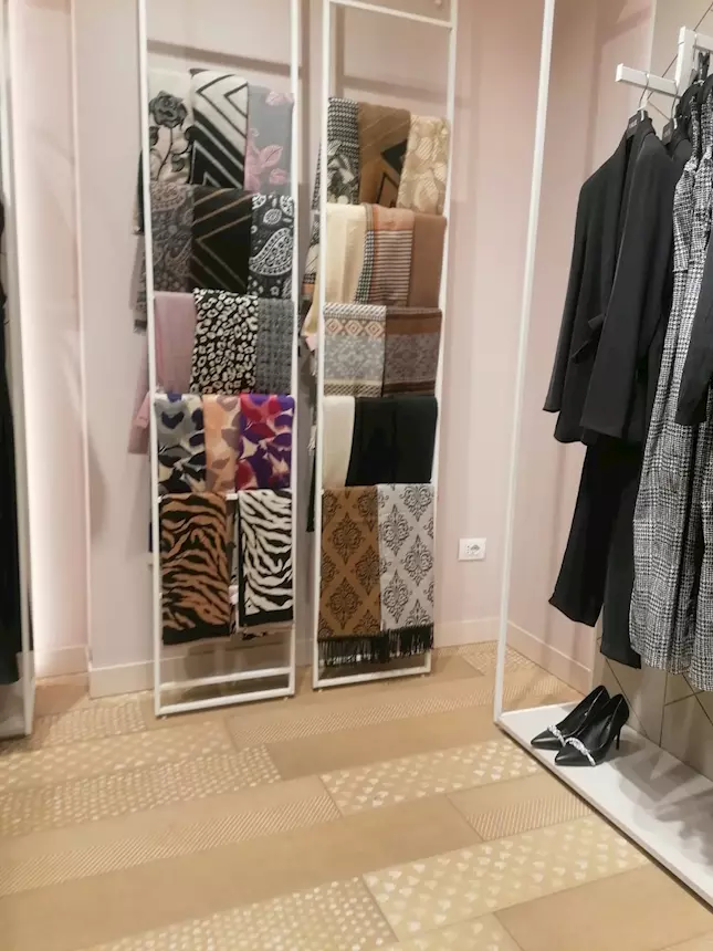 Foto 4Espositore Accessori 45536, in ottime condizioni