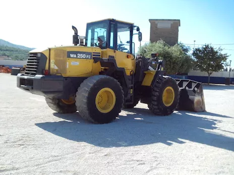 Pala gommata usata marca Komatsu WA250PZ-5 Anno 2008 Ore 7600, in buone condizioni - Anteprima 11