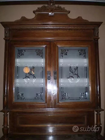 Credenza con alzata a vetri primi 900'