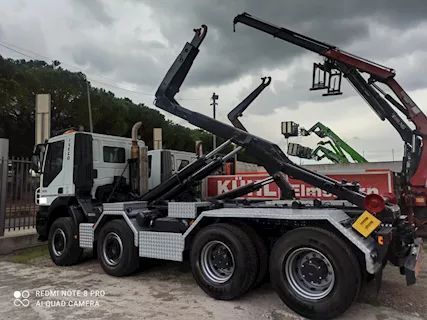 Iveco Trakker 410,500 8X4 con gancio scarrabile
