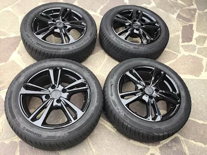 cerchi con gomme nuove