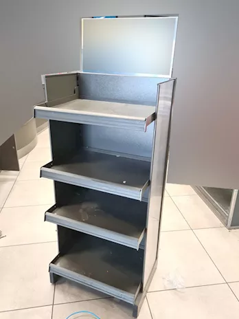 Scaffale espositore per prodotti da cassa usato