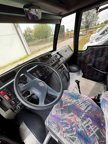 Vendo autobus Mercedes Anno 1999 Km 75000 Euro 2, in ottime condizioni - Anteprima 9