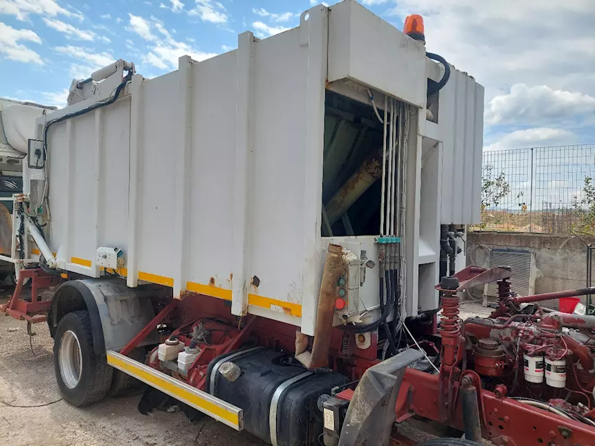 Iveco 100E18, in ottime condizioni, a telaio