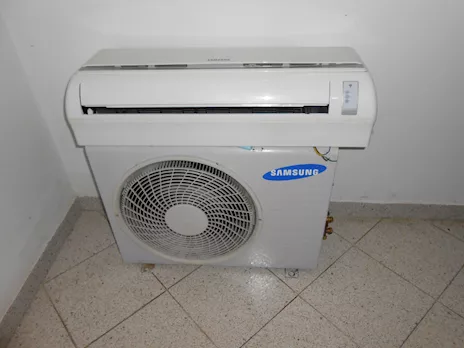 Condizionatore Samsung Esterna AQ12UGDX con monosplit AQ12UG
