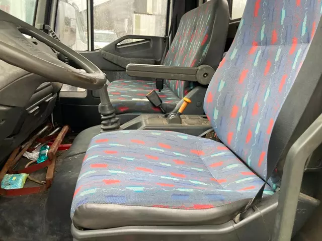 Foto 6Camion Iveco Eurocargo 75e15 cassone fisso e gru, marca stern