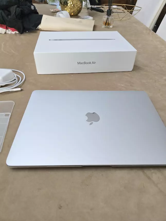 Foto 2Macbook Air M1 256 Go Marca Apple, colore leggermente, in ottime condizioni