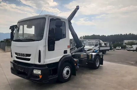 Iveco Eurocargo 120EL22 con gancio scarrabile varie disponibili