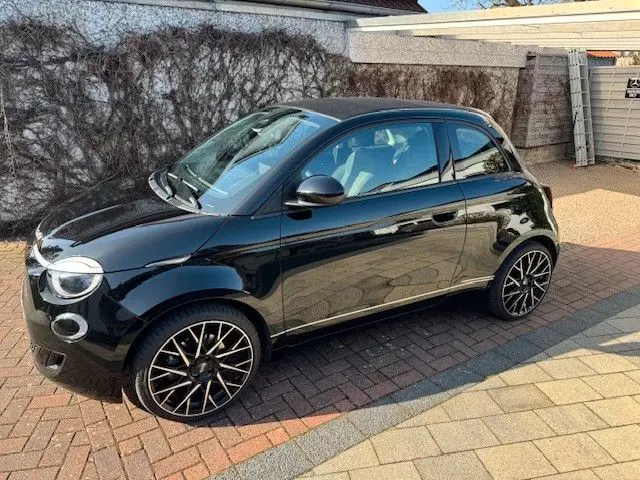 2022 Fiat 500e Icon Cabrio 42 kWh Apple CarPlay