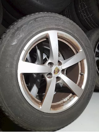 Treno gomme Porsche Macan